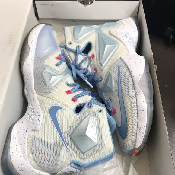 Nike-Lebron James VIII Xmas Edition - Picture 8 of 8